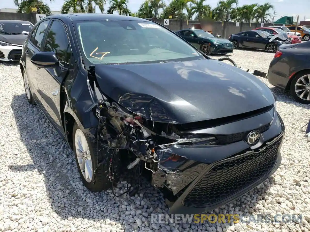 1 Photograph of a damaged car 5YFHPRAE7LP051891 TOYOTA COROLLA 2020