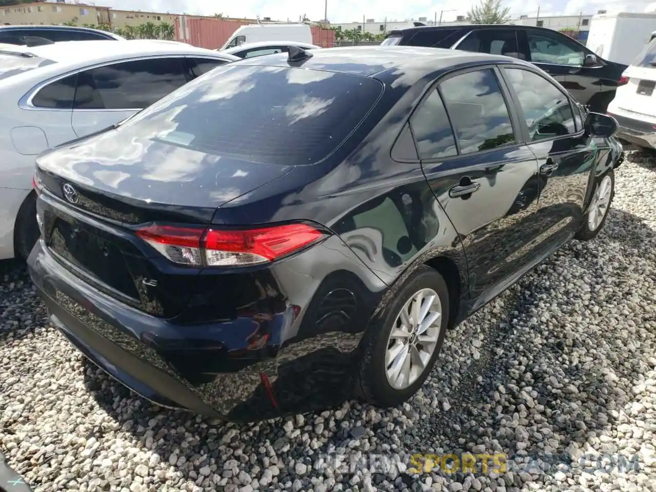 4 Photograph of a damaged car 5YFHPRAE7LP051891 TOYOTA COROLLA 2020