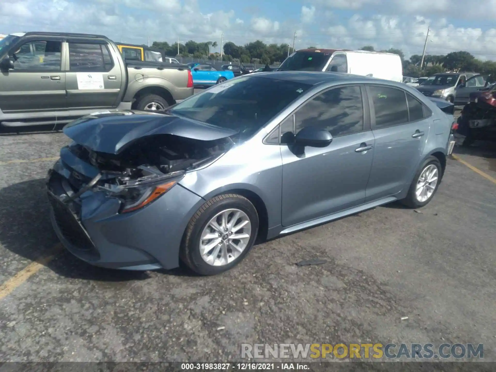 2 Photograph of a damaged car 5YFHPRAE8LP005163 TOYOTA COROLLA 2020