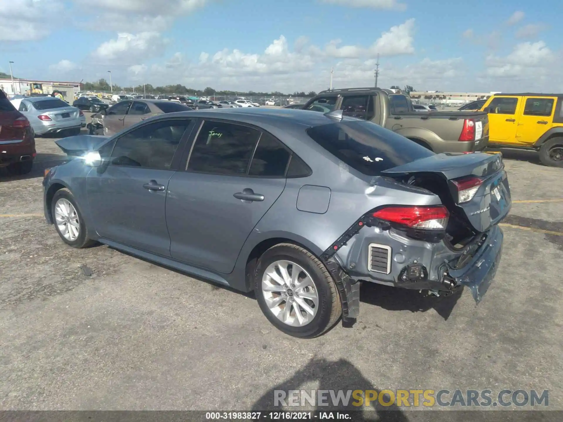 3 Photograph of a damaged car 5YFHPRAE8LP005163 TOYOTA COROLLA 2020