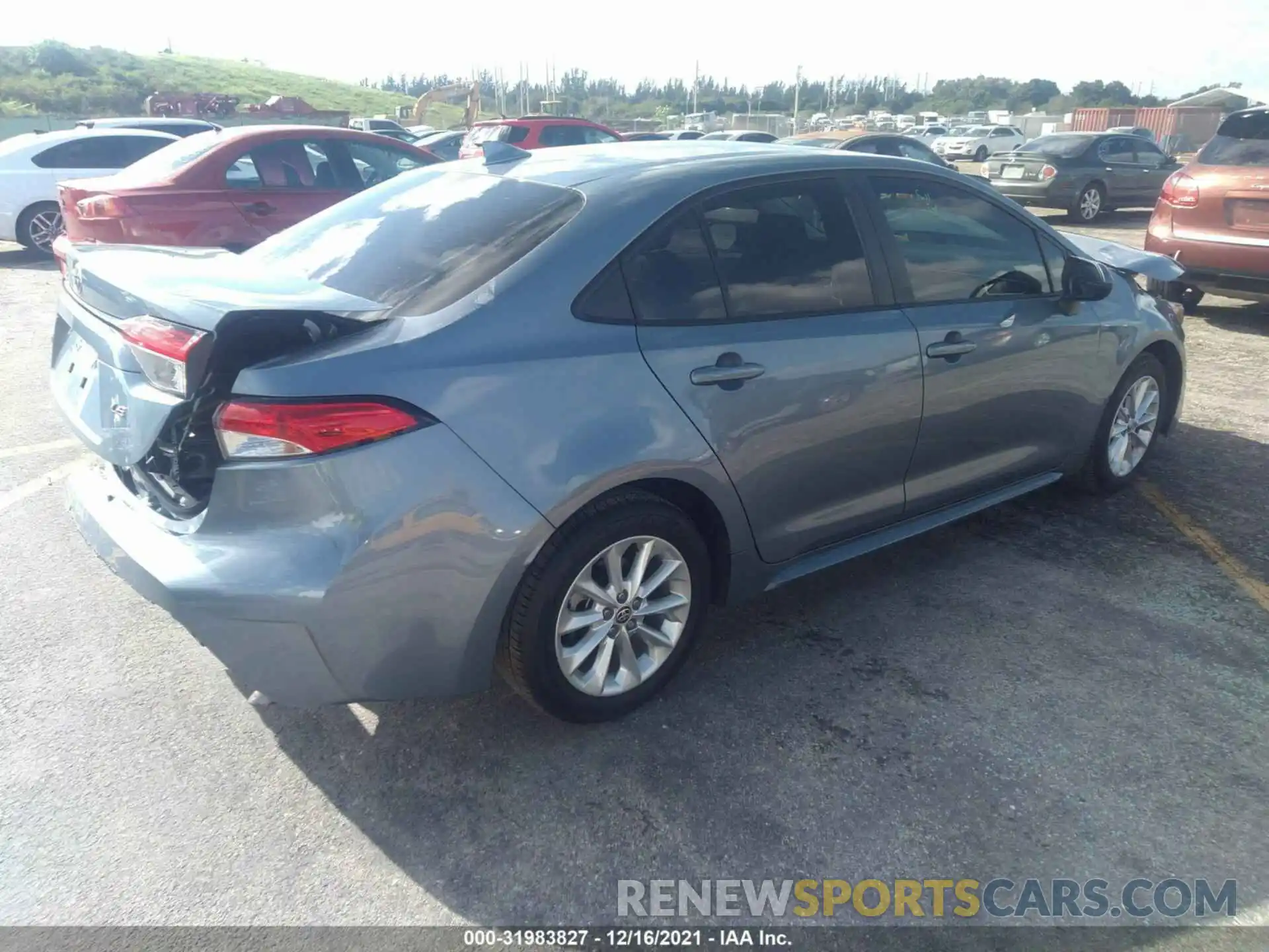 4 Photograph of a damaged car 5YFHPRAE8LP005163 TOYOTA COROLLA 2020