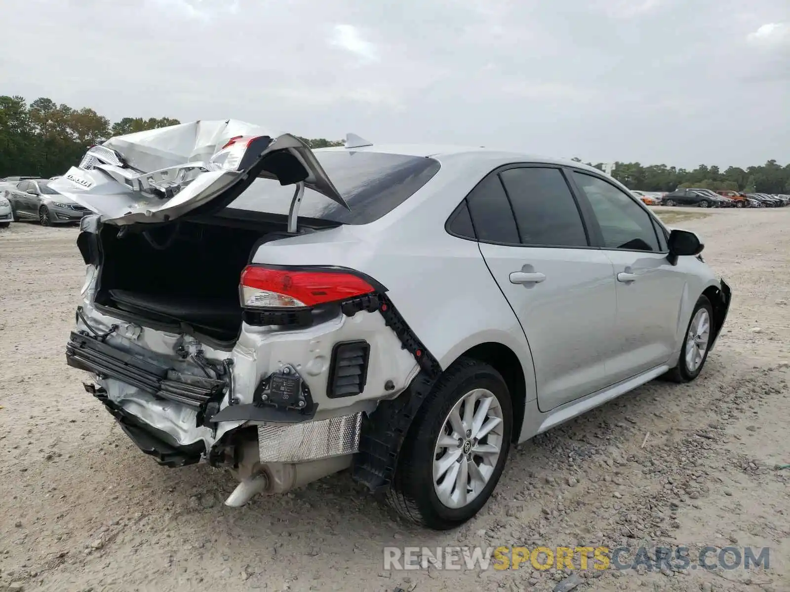 4 Photograph of a damaged car 5YFHPRAE8LP017569 TOYOTA COROLLA 2020