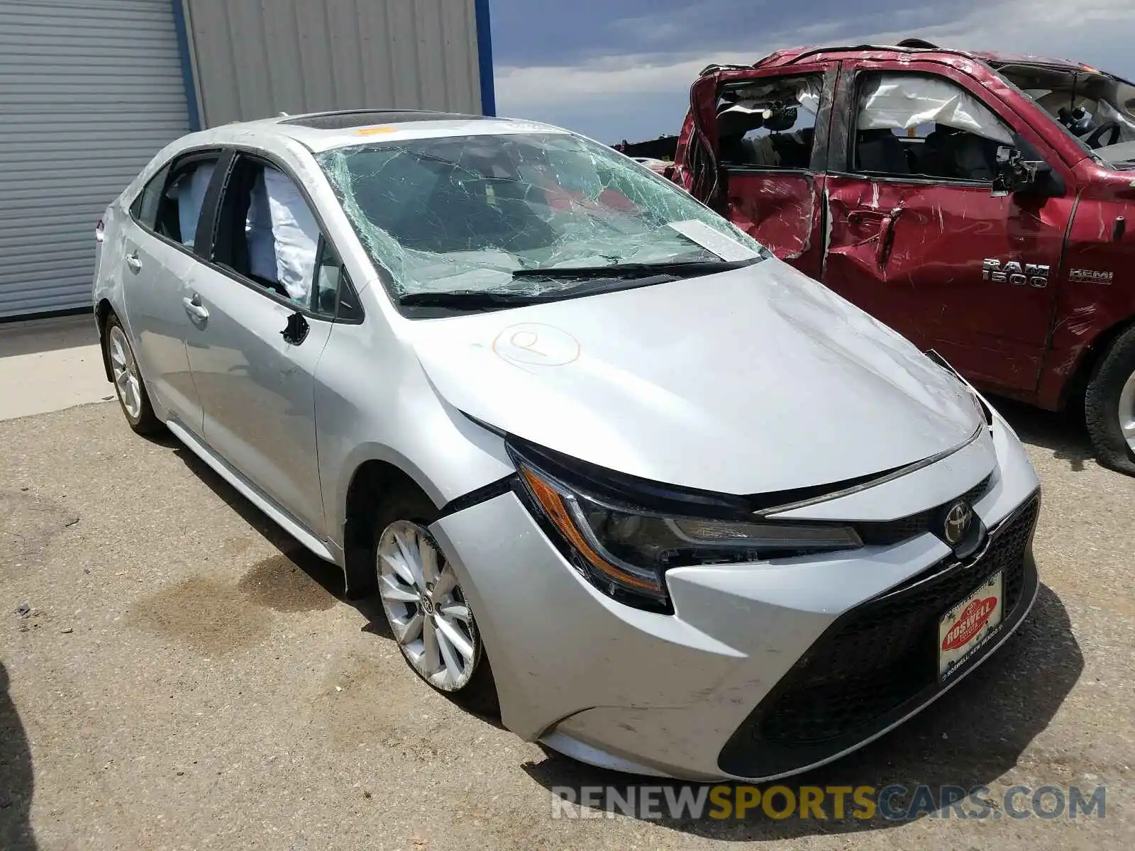 1 Photograph of a damaged car 5YFHPRAE8LP030998 TOYOTA COROLLA 2020