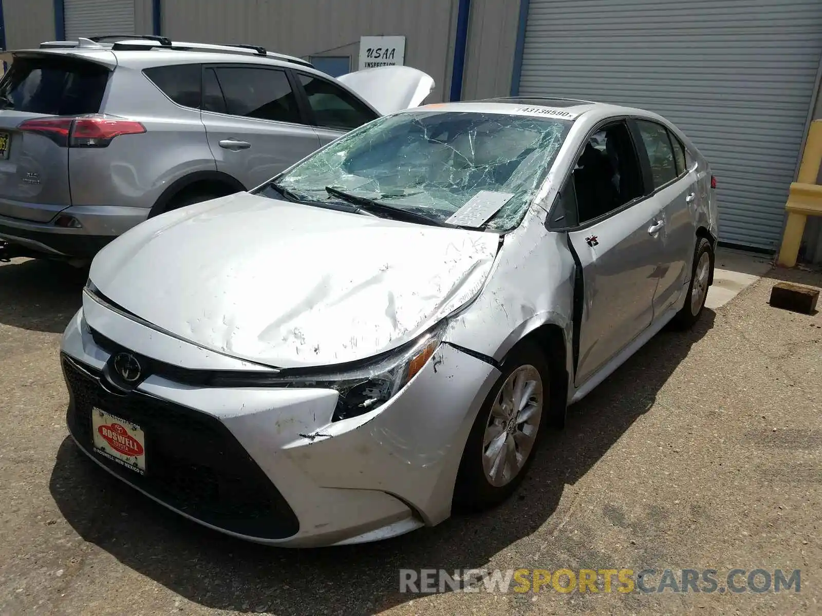 2 Photograph of a damaged car 5YFHPRAE8LP030998 TOYOTA COROLLA 2020