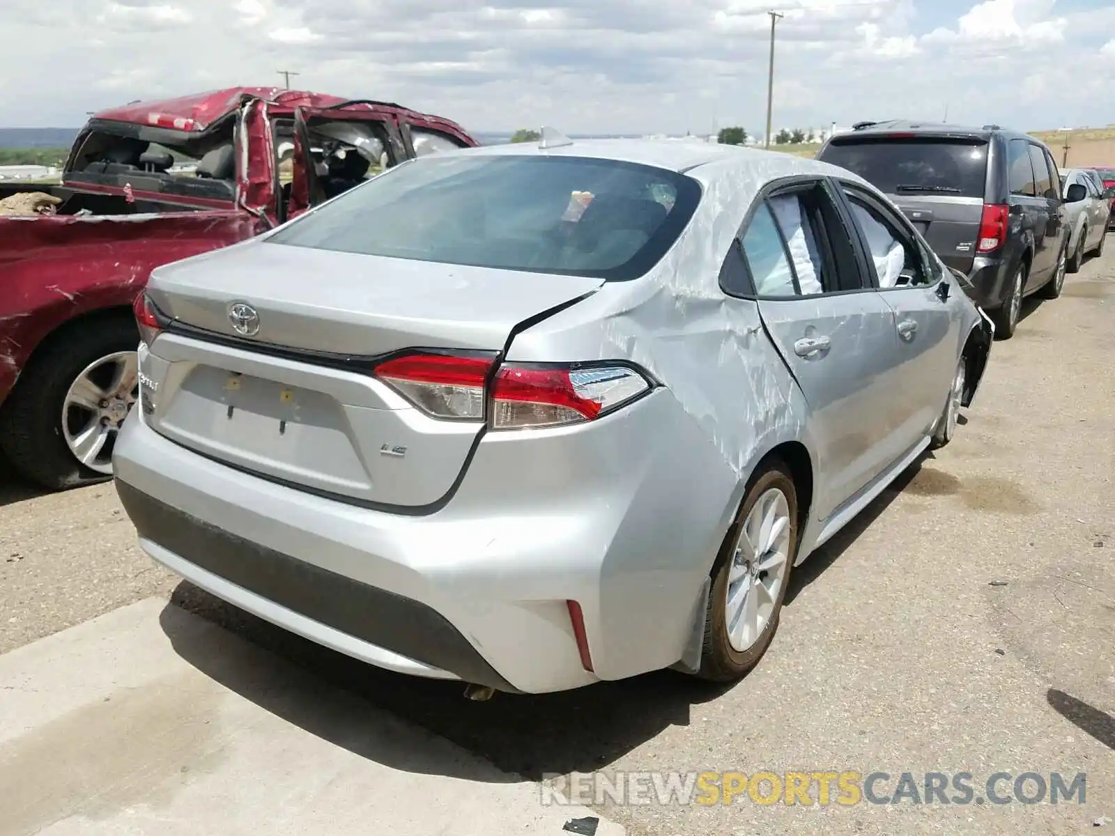 4 Photograph of a damaged car 5YFHPRAE8LP030998 TOYOTA COROLLA 2020