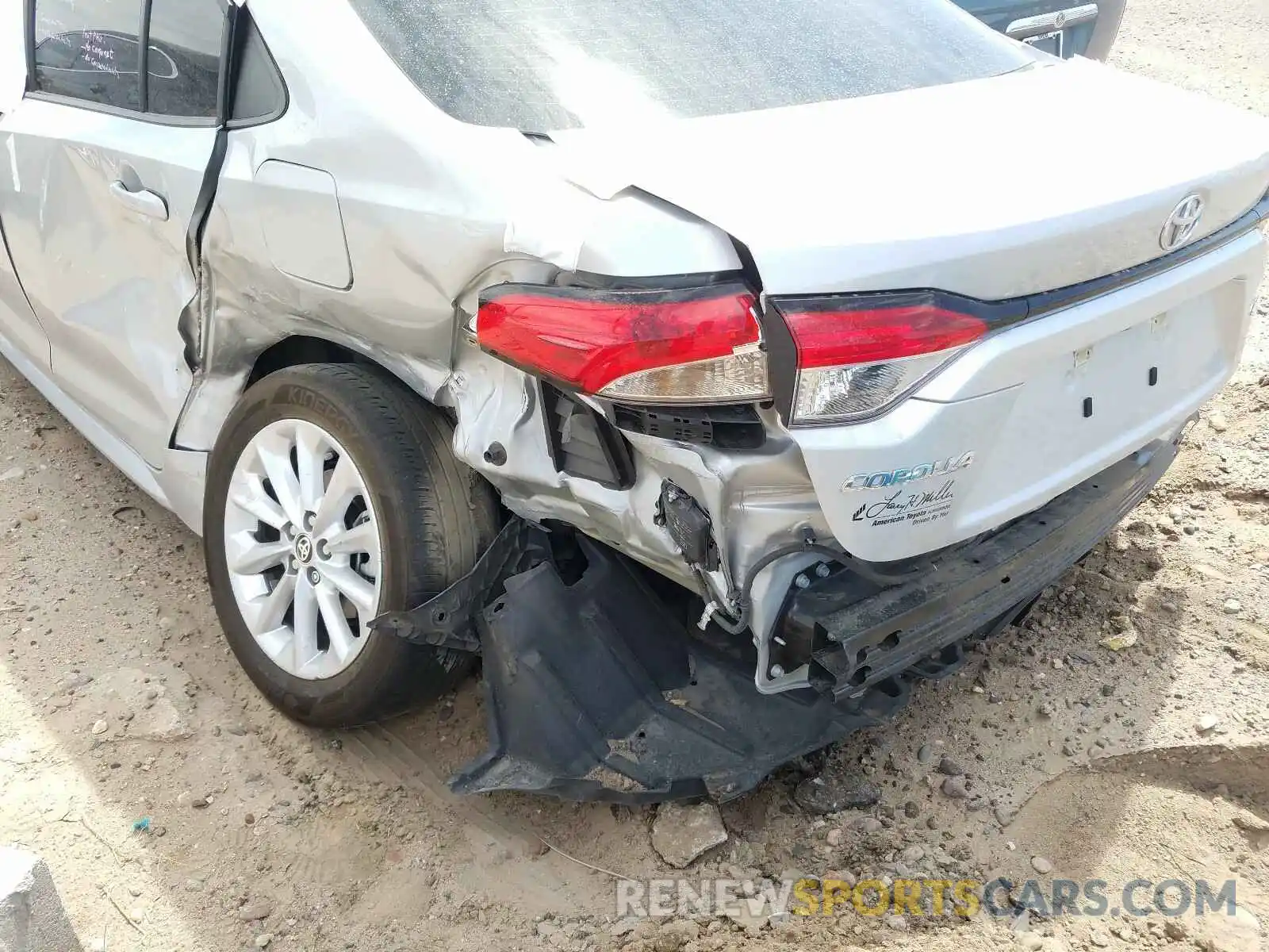9 Photograph of a damaged car 5YFHPRAE8LP032766 TOYOTA COROLLA 2020