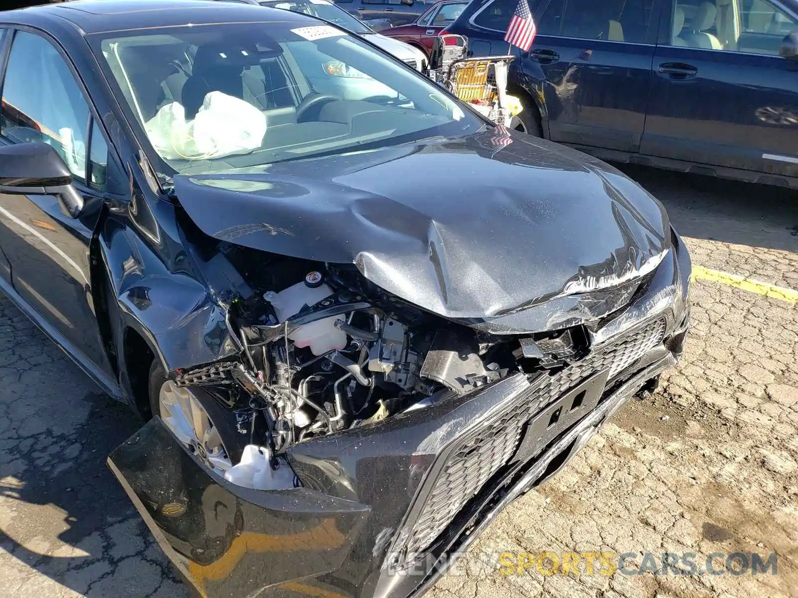 9 Photograph of a damaged car 5YFHPRAE9LP043923 TOYOTA COROLLA 2020