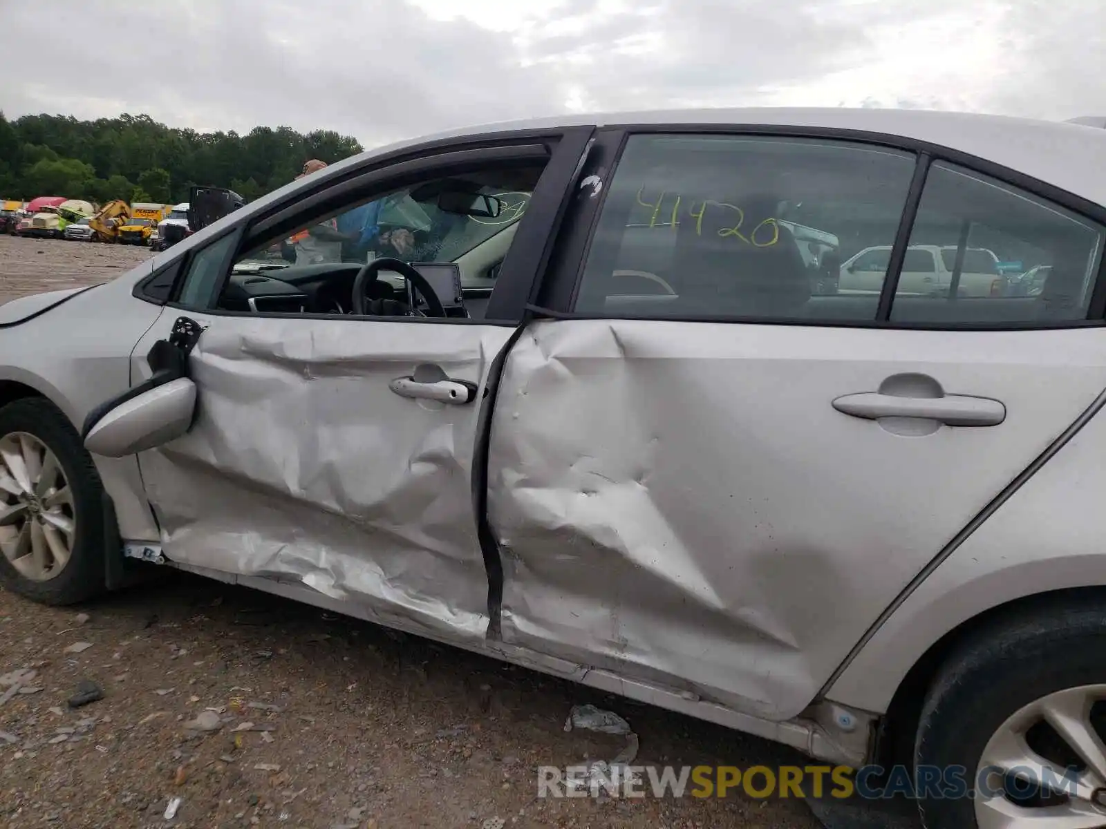 9 Photograph of a damaged car 5YFHPRAEXLP004838 TOYOTA COROLLA 2020