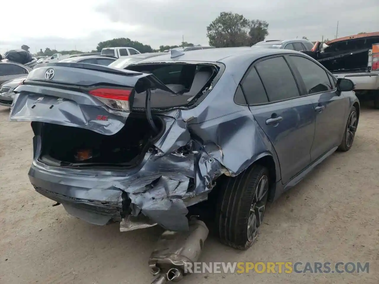 4 Photograph of a damaged car 5YFM4RCE0LP046312 TOYOTA COROLLA 2020