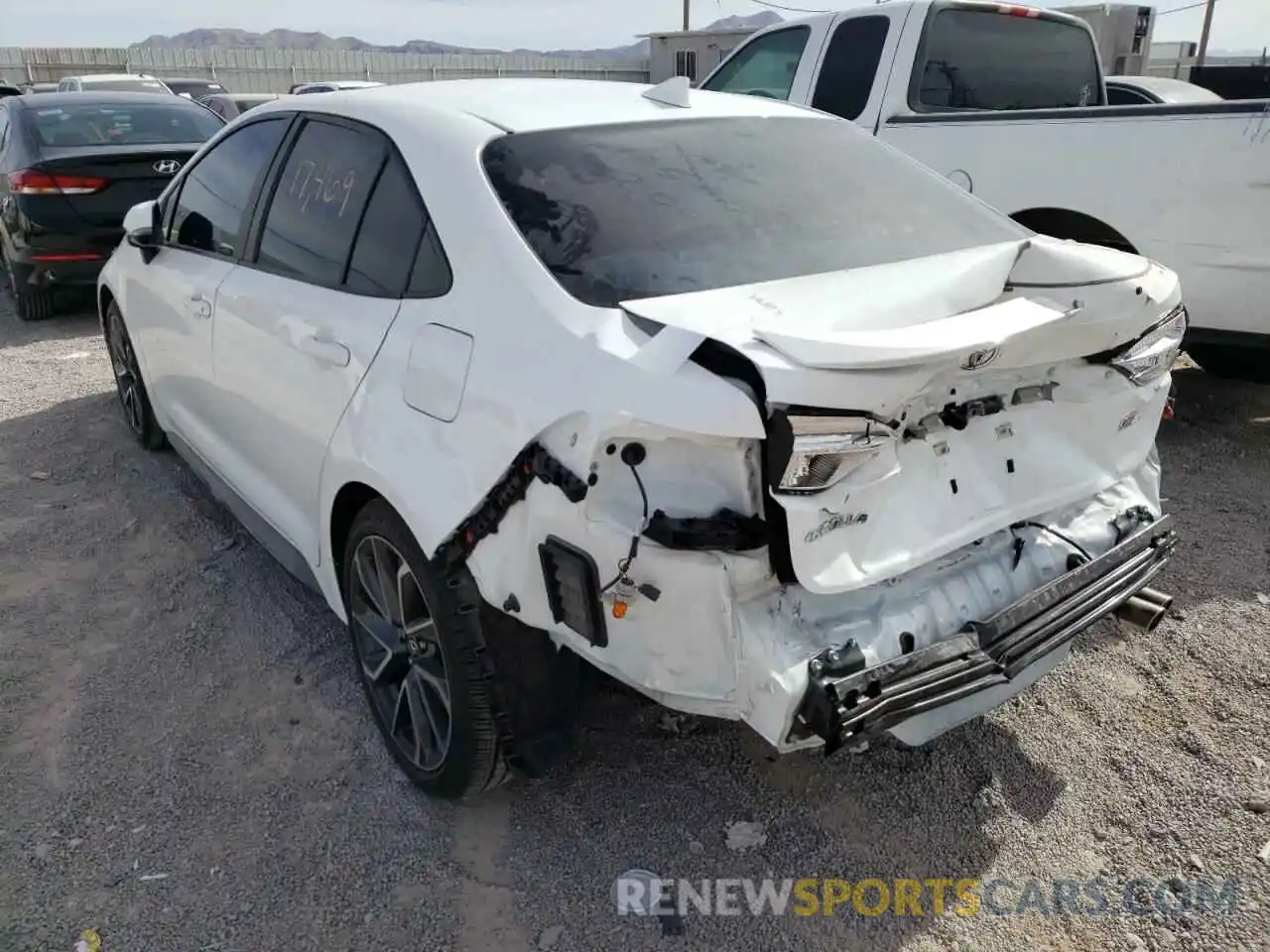 3 Photograph of a damaged car 5YFM4RCE2LP014462 TOYOTA COROLLA 2020