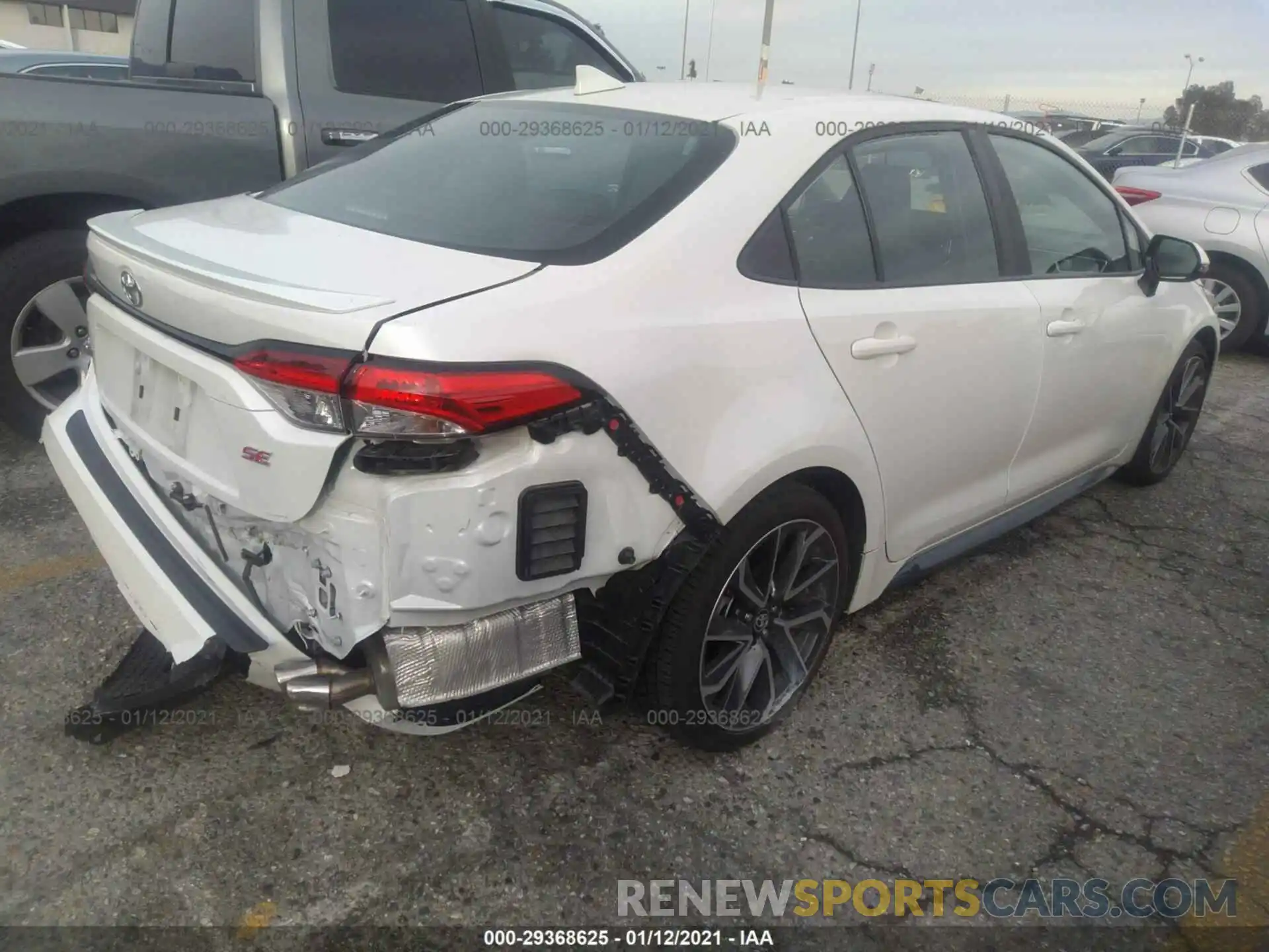 4 Photograph of a damaged car 5YFM4RCE3LP030461 TOYOTA COROLLA 2020