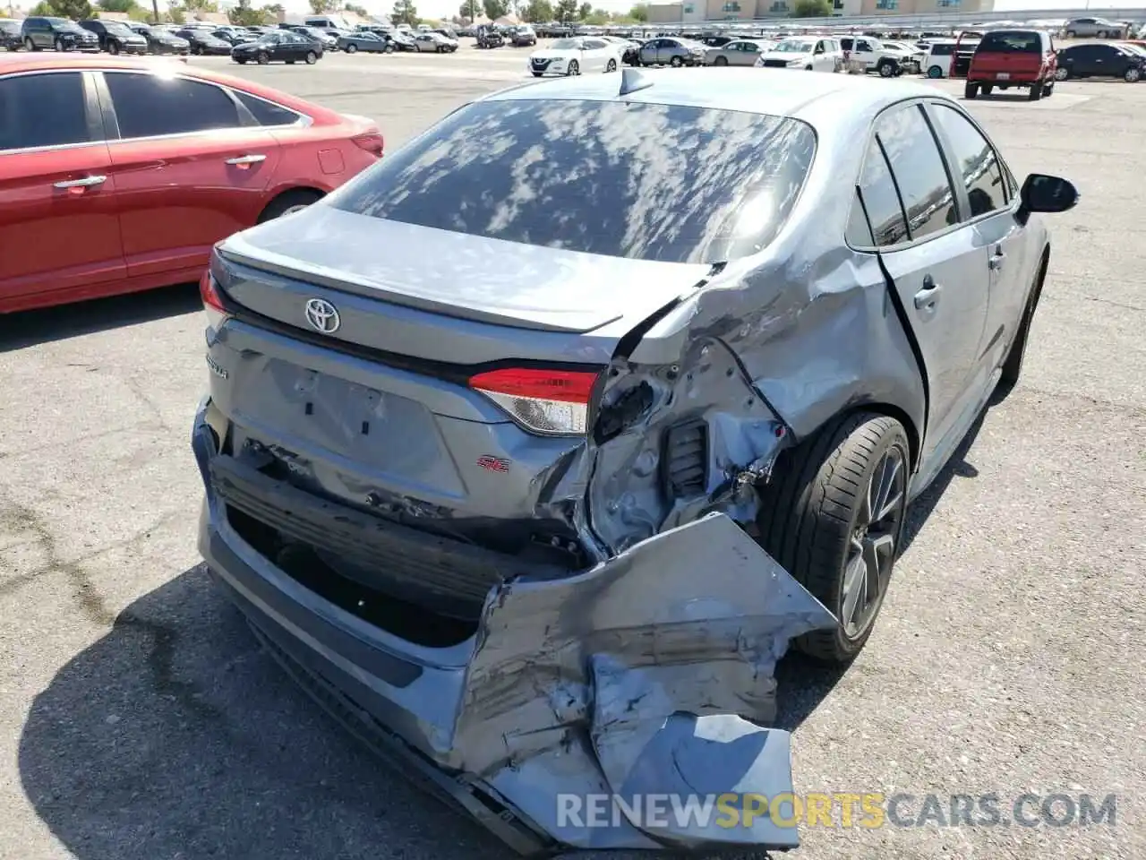 4 Photograph of a damaged car 5YFM4RCE7LP025568 TOYOTA COROLLA 2020