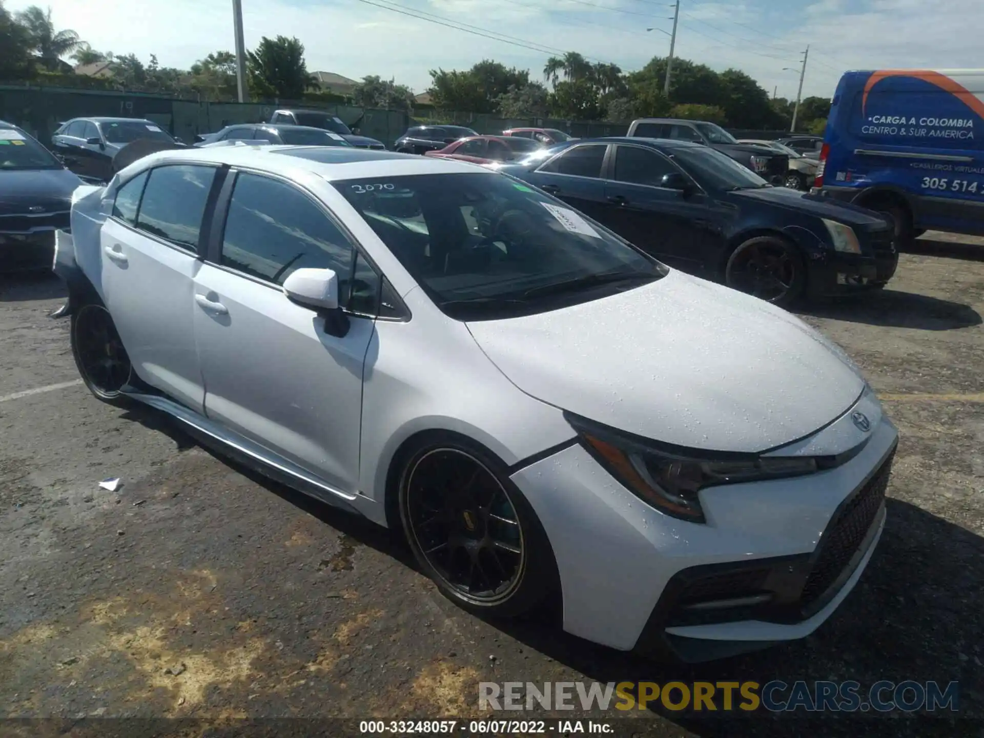 1 Photograph of a damaged car 5YFM4RCE9LP043070 TOYOTA COROLLA 2020