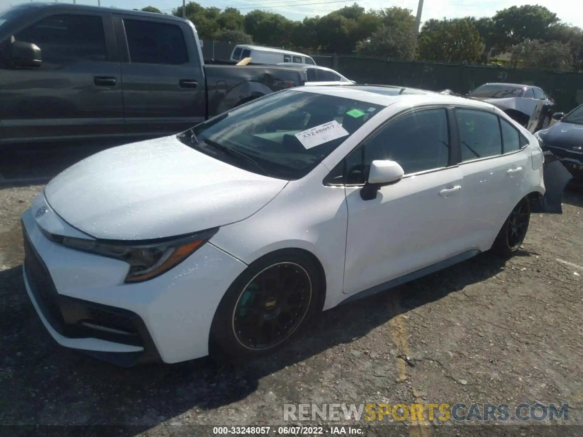 2 Photograph of a damaged car 5YFM4RCE9LP043070 TOYOTA COROLLA 2020