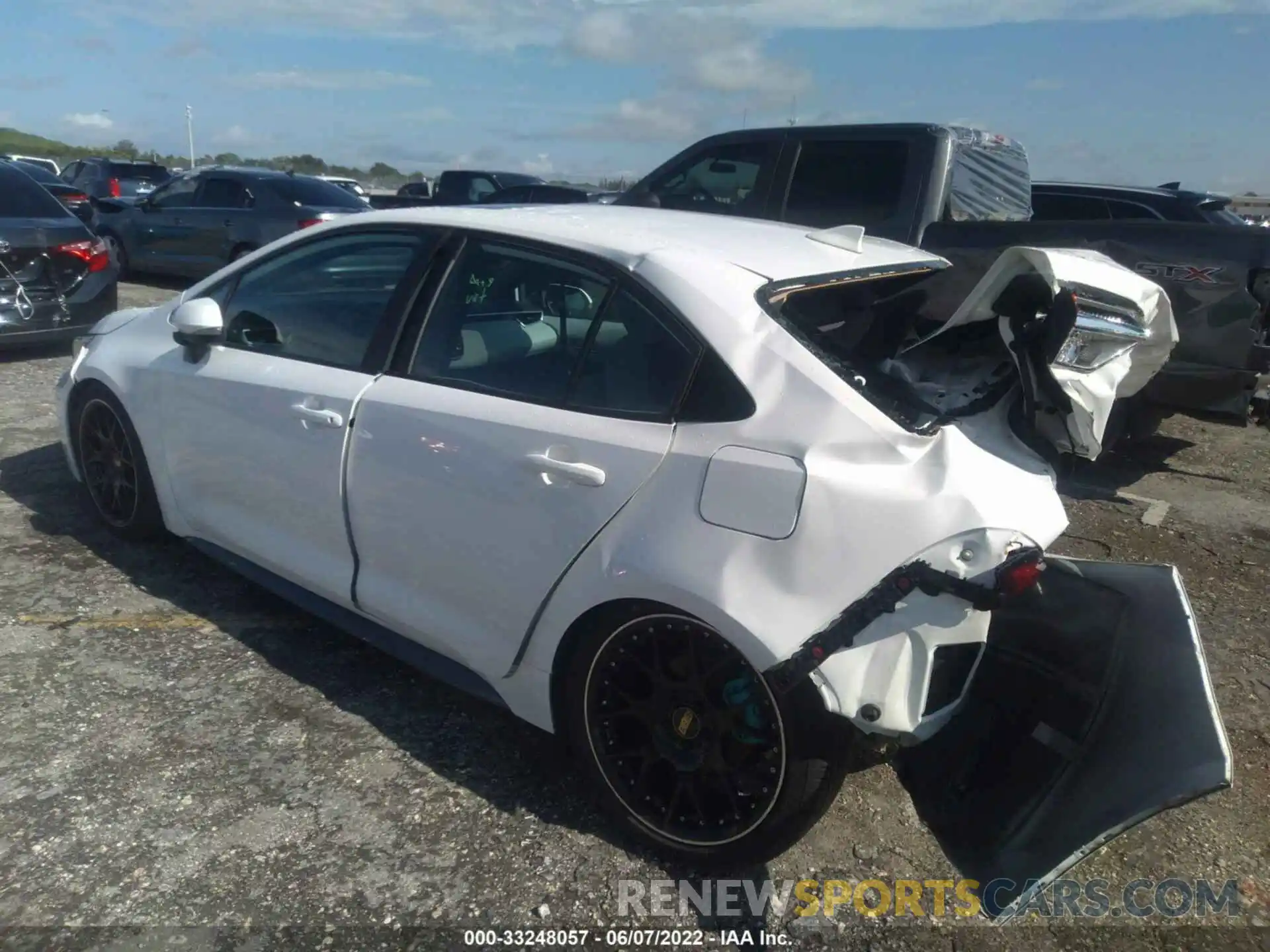 3 Photograph of a damaged car 5YFM4RCE9LP043070 TOYOTA COROLLA 2020