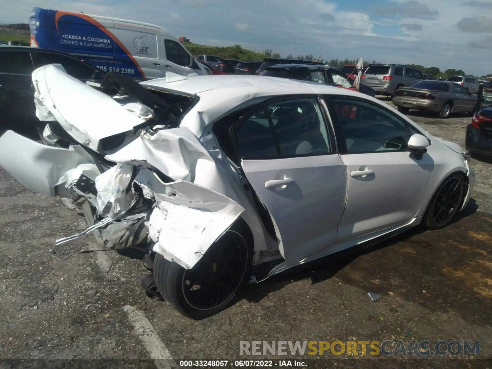 4 Photograph of a damaged car 5YFM4RCE9LP043070 TOYOTA COROLLA 2020