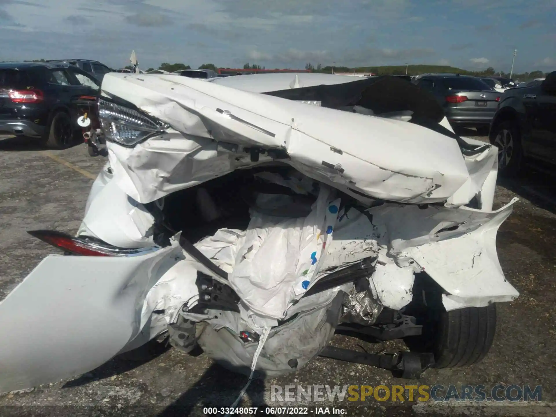 6 Photograph of a damaged car 5YFM4RCE9LP043070 TOYOTA COROLLA 2020