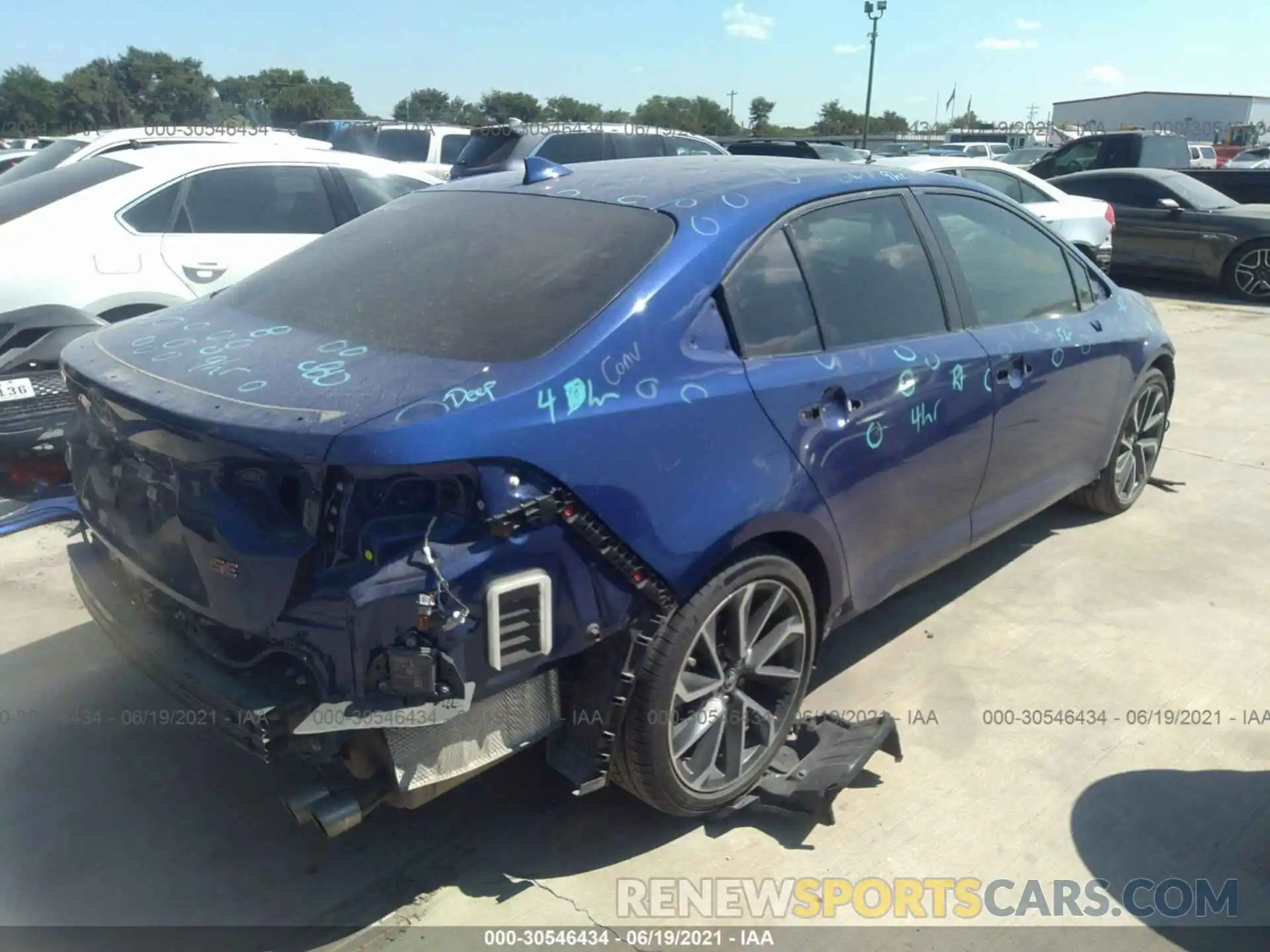 4 Photograph of a damaged car 5YFP4RCE0LP006339 TOYOTA COROLLA 2020