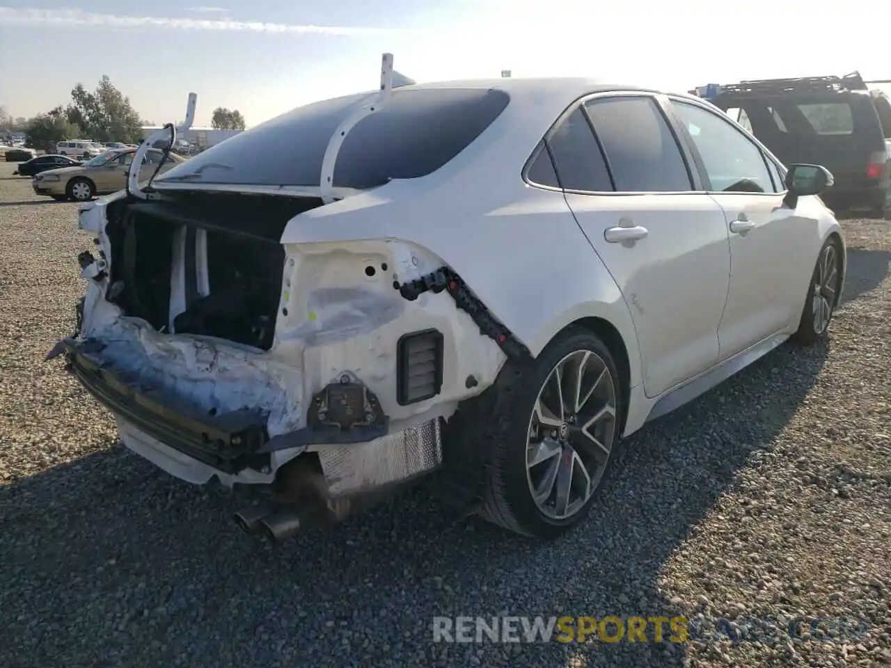 4 Photograph of a damaged car 5YFP4RCE0LP052088 TOYOTA COROLLA 2020