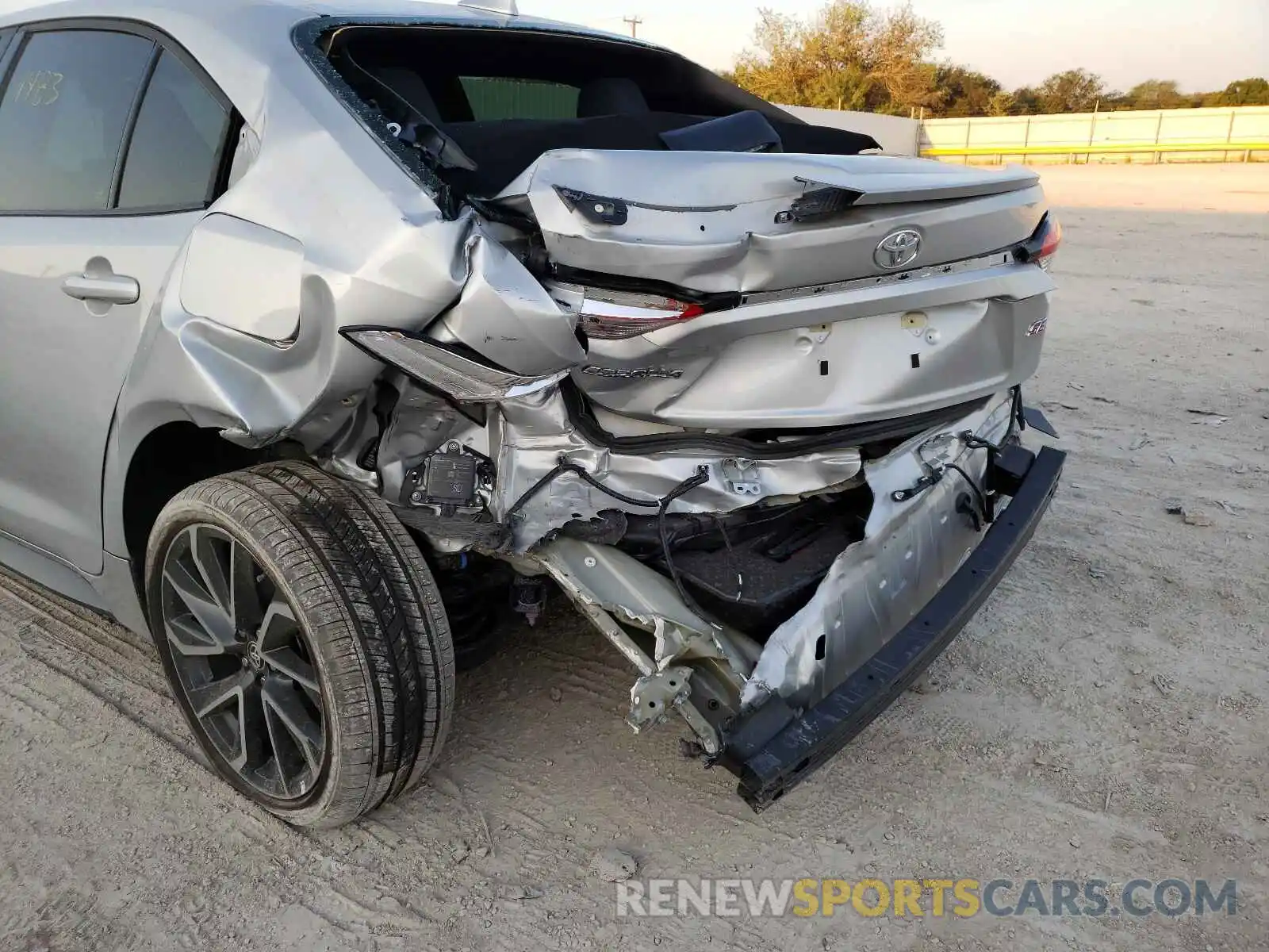 9 Photograph of a damaged car 5YFP4RCE1LP028950 TOYOTA COROLLA 2020