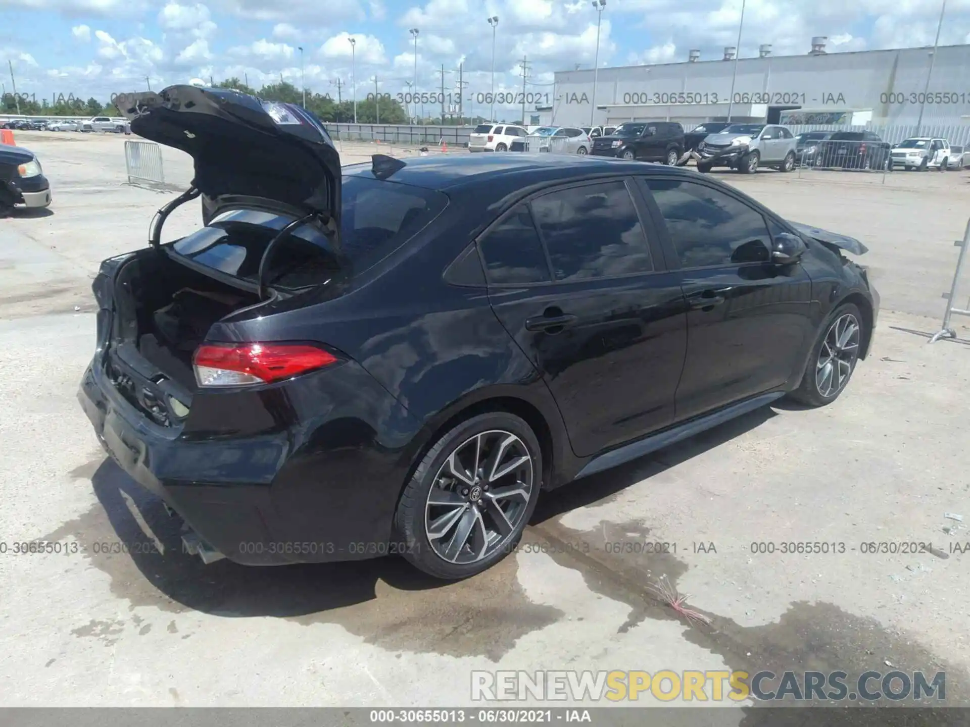 4 Photograph of a damaged car 5YFP4RCE2LP027175 TOYOTA COROLLA 2020