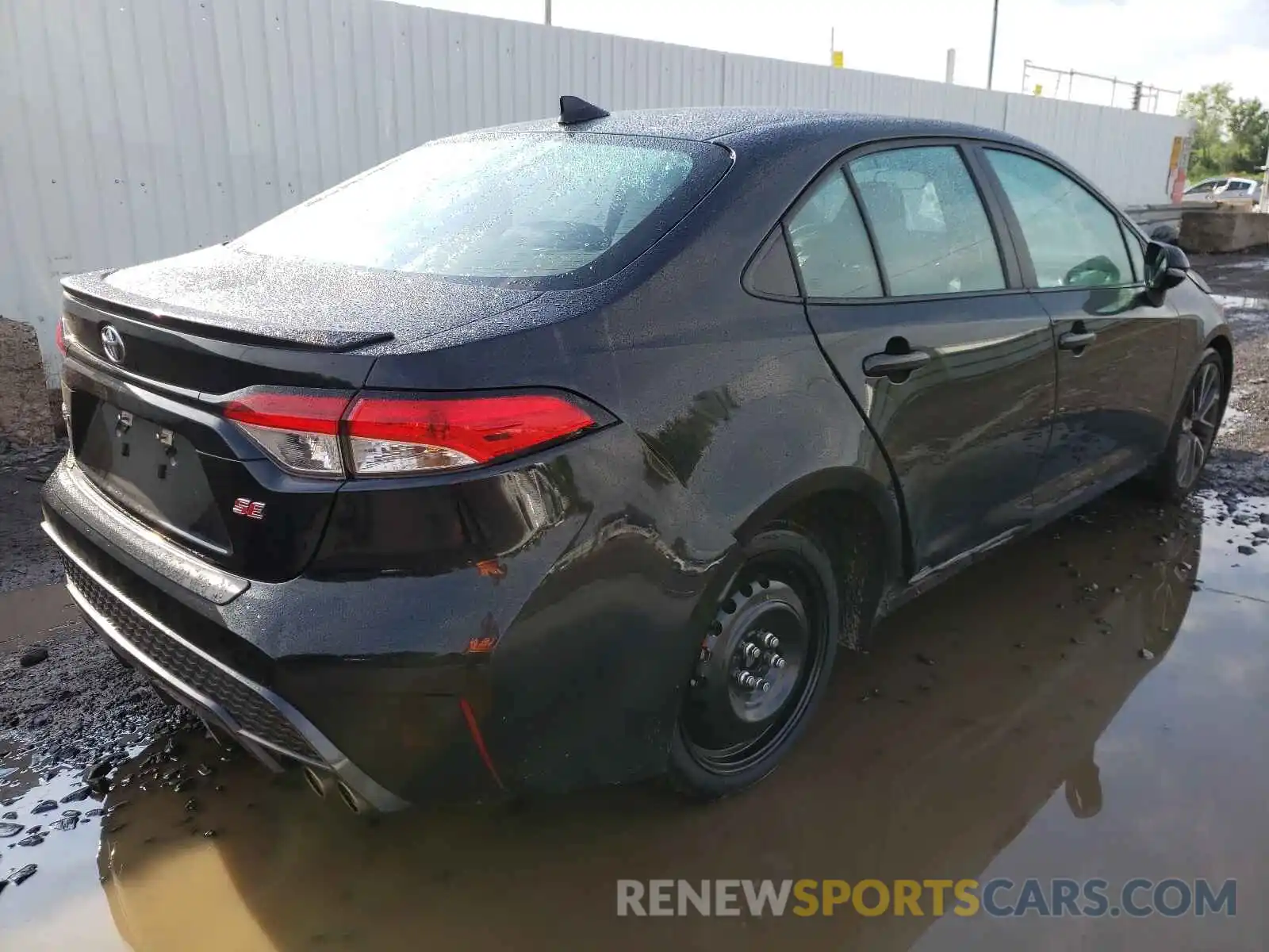 4 Photograph of a damaged car 5YFP4RCE2LP027418 TOYOTA COROLLA 2020