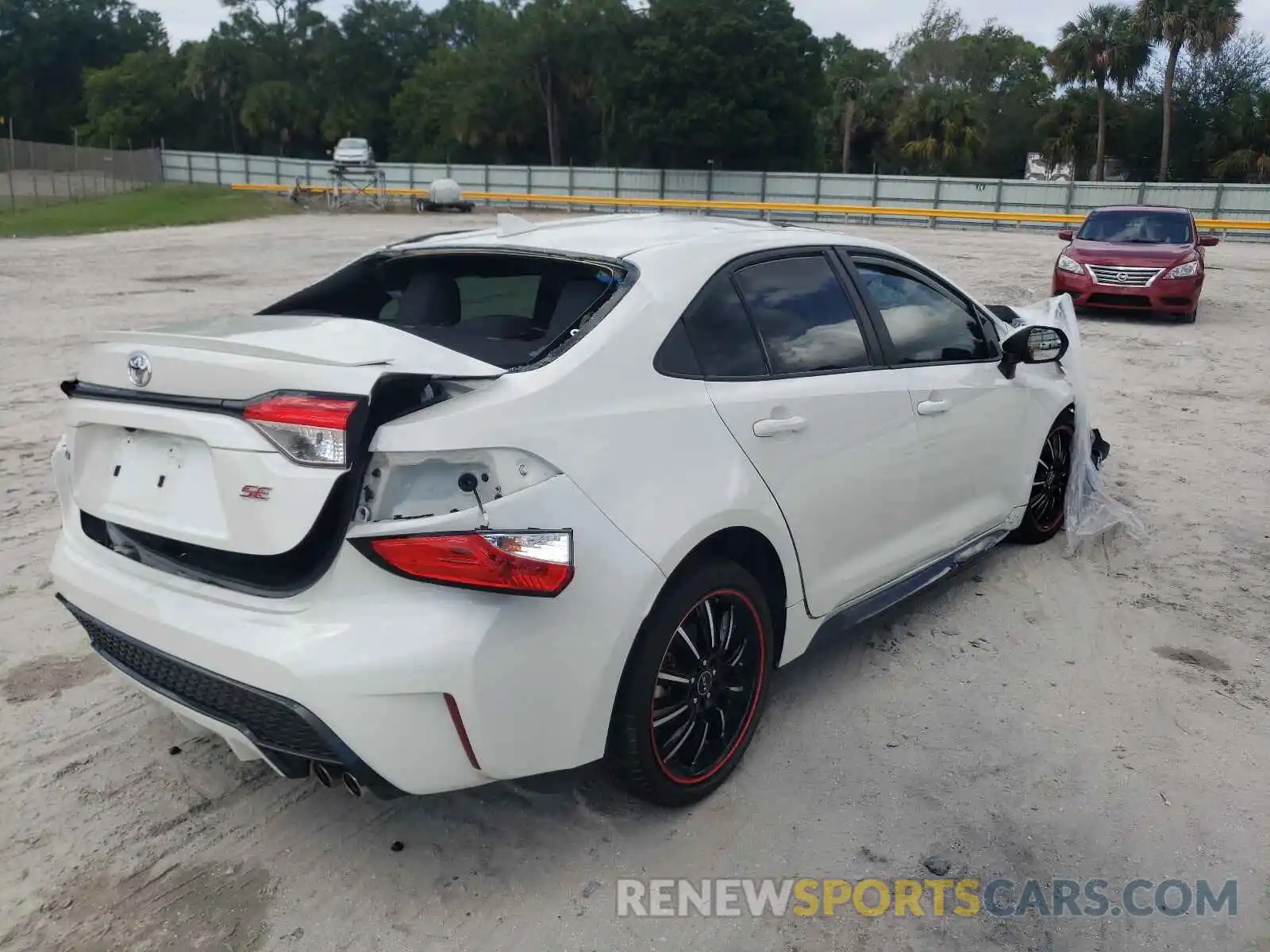 4 Photograph of a damaged car 5YFP4RCE2LP052156 TOYOTA COROLLA 2020