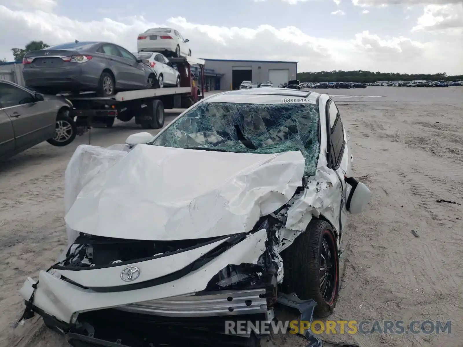 9 Photograph of a damaged car 5YFP4RCE2LP052156 TOYOTA COROLLA 2020