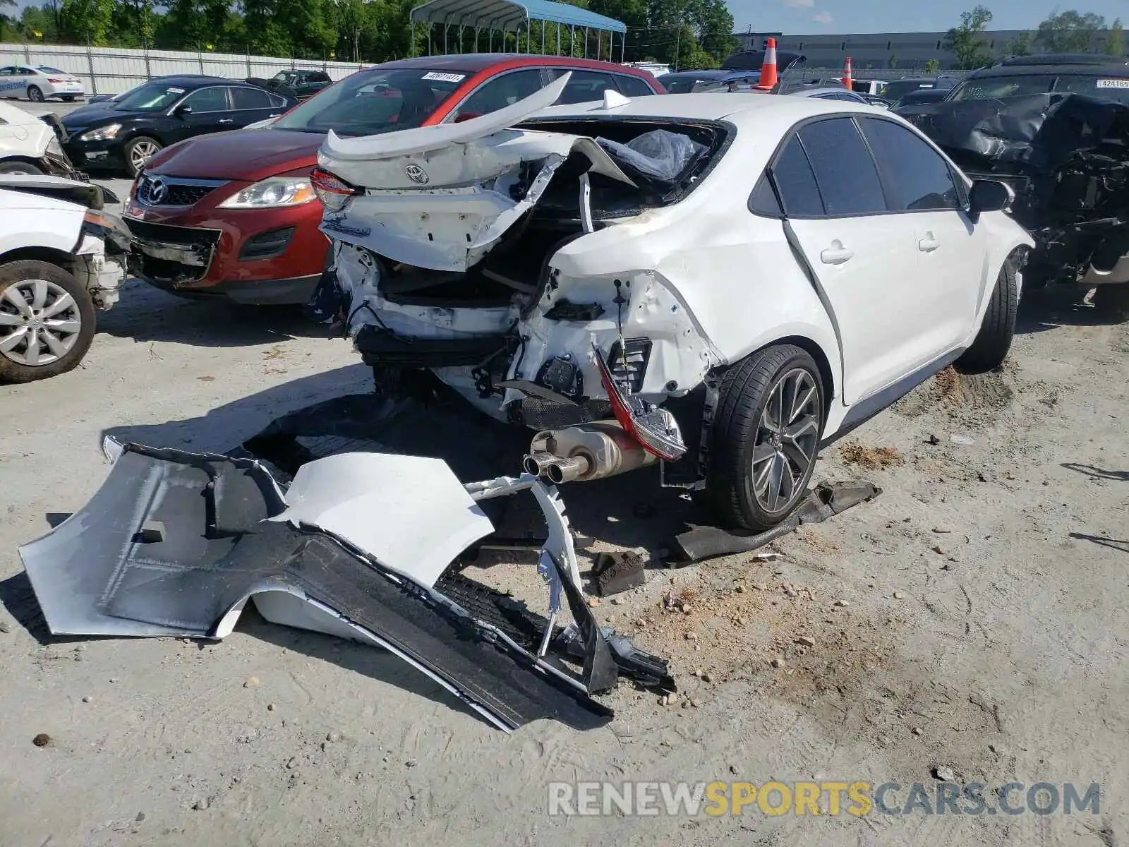 4 Photograph of a damaged car 5YFP4RCE2LP054375 TOYOTA COROLLA 2020