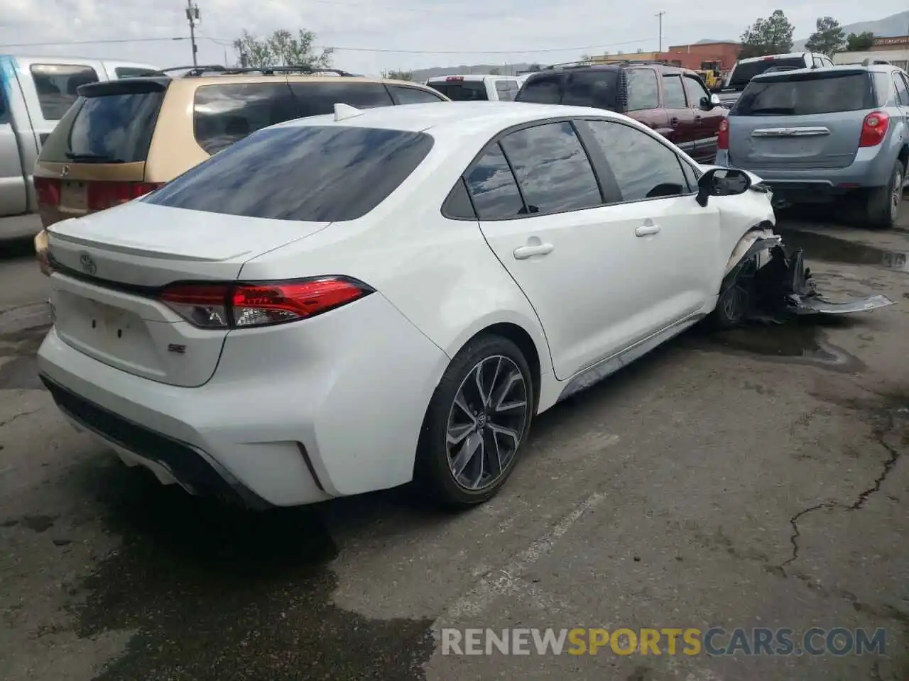 4 Photograph of a damaged car 5YFP4RCE3LP031185 TOYOTA COROLLA 2020