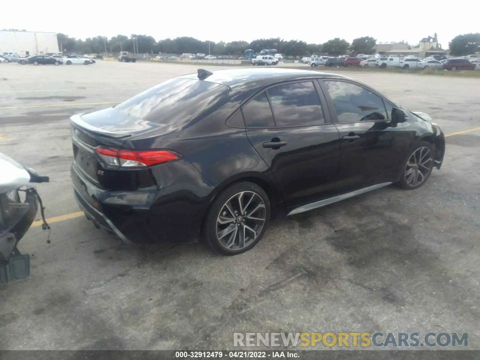 4 Photograph of a damaged car 5YFP4RCE3LP057253 TOYOTA COROLLA 2020