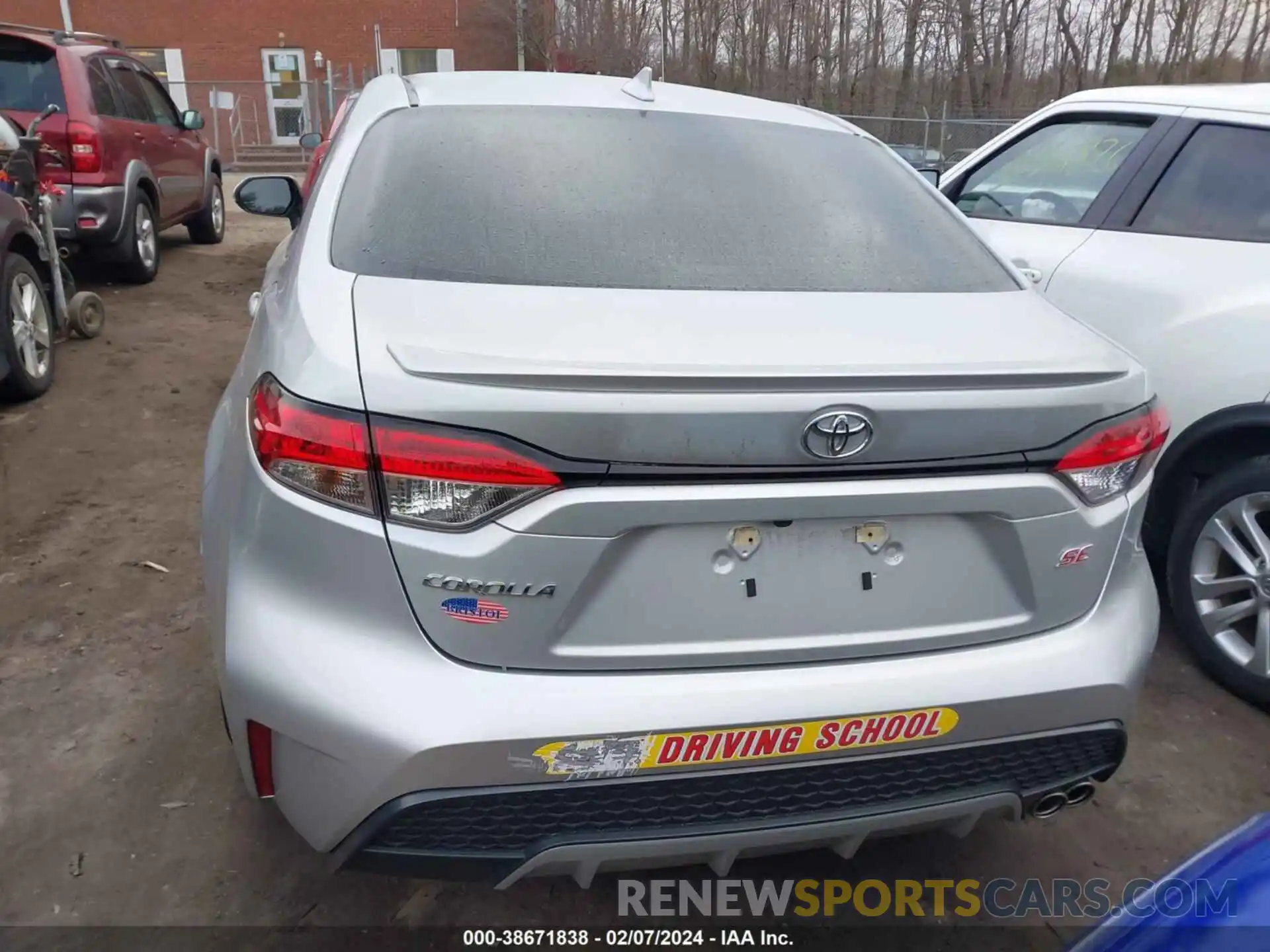 16 Photograph of a damaged car 5YFP4RCE4LP016579 TOYOTA COROLLA 2020