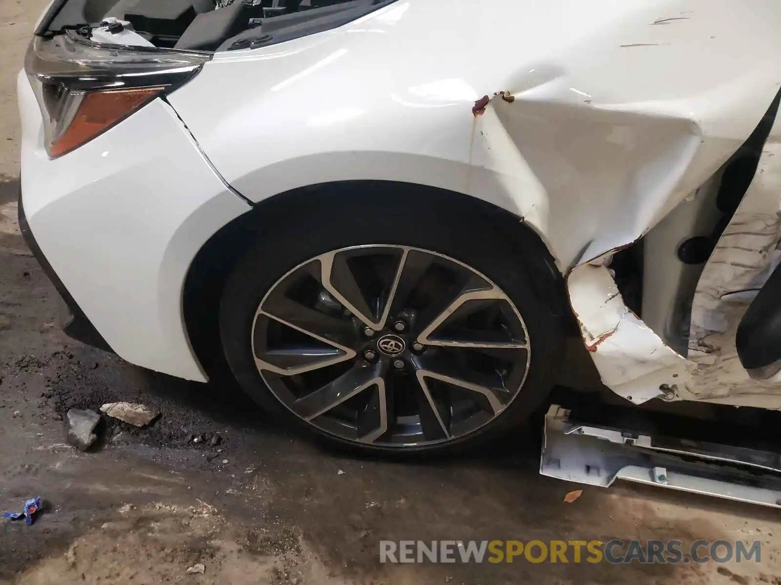 9 Photograph of a damaged car 5YFP4RCE5LP009544 TOYOTA COROLLA 2020