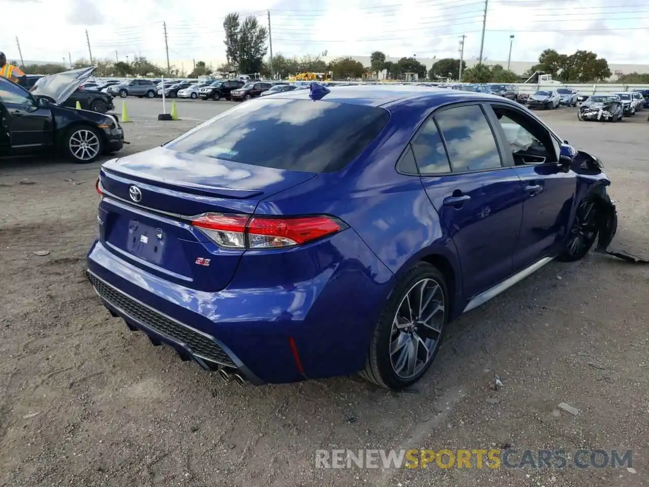 4 Photograph of a damaged car 5YFP4RCE5LP054161 TOYOTA COROLLA 2020