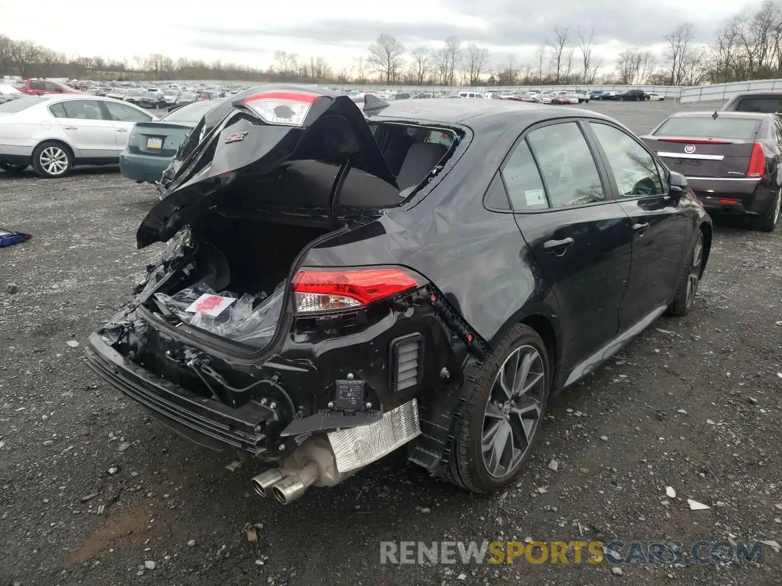 4 Photograph of a damaged car 5YFP4RCE6LP022965 TOYOTA COROLLA 2020