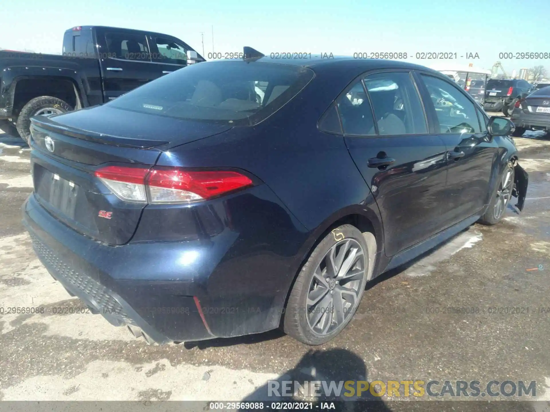 4 Photograph of a damaged car 5YFP4RCE7LP008721 TOYOTA COROLLA 2020