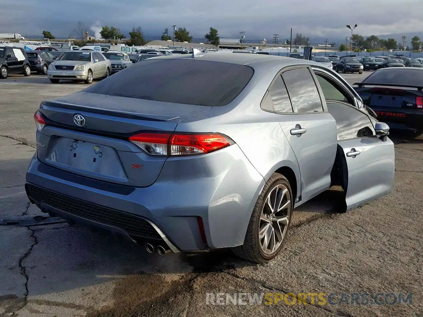 4 Photograph of a damaged car 5YFP4RCE7LP013353 TOYOTA COROLLA 2020