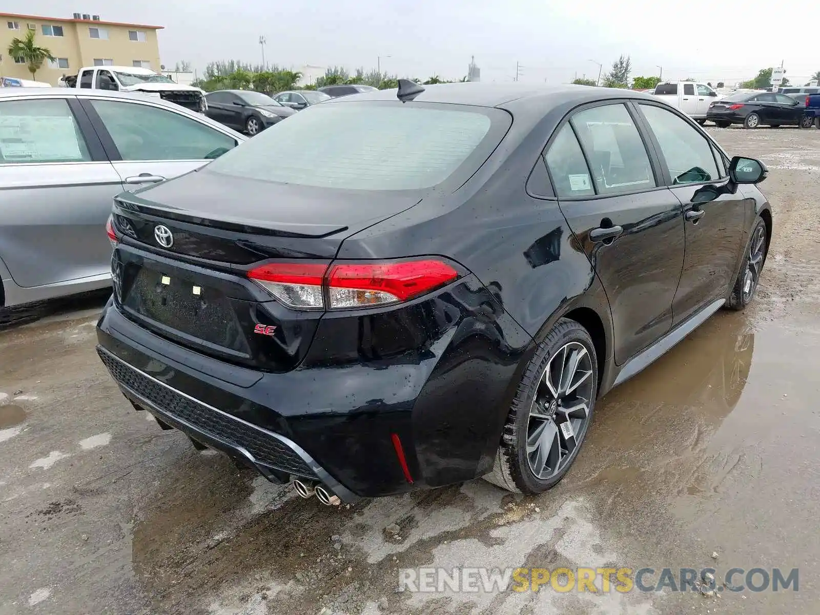 4 Photograph of a damaged car 5YFP4RCE7LP015362 TOYOTA COROLLA 2020