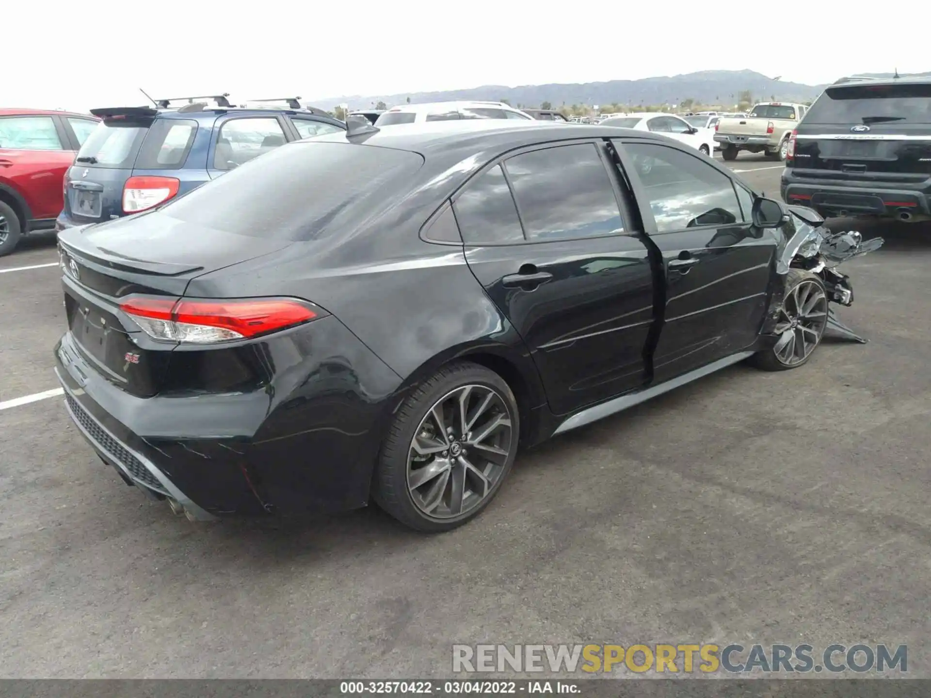 4 Photograph of a damaged car 5YFP4RCE7LP016379 TOYOTA COROLLA 2020