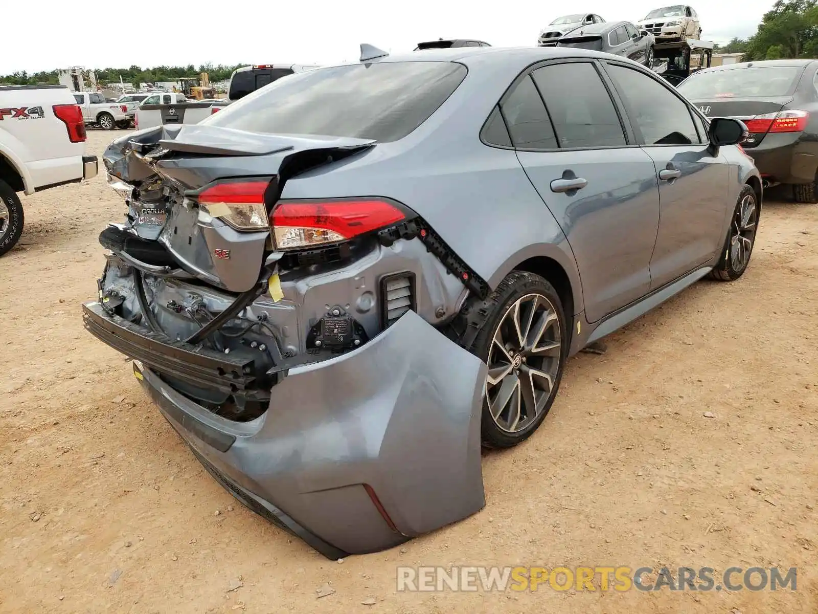 4 Photograph of a damaged car 5YFP4RCE9LP008493 TOYOTA COROLLA 2020