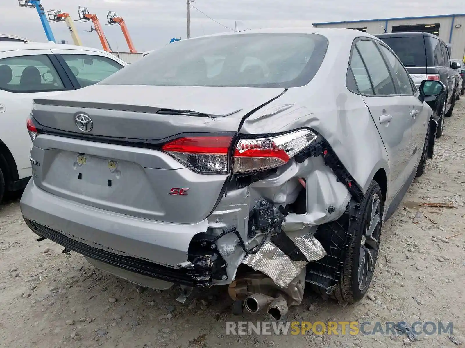 4 Photograph of a damaged car 5YFP4RCE9LP010339 TOYOTA COROLLA 2020