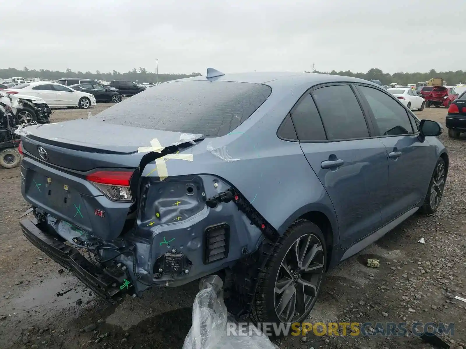 4 Photograph of a damaged car 5YFP4RCE9LP014326 TOYOTA COROLLA 2020