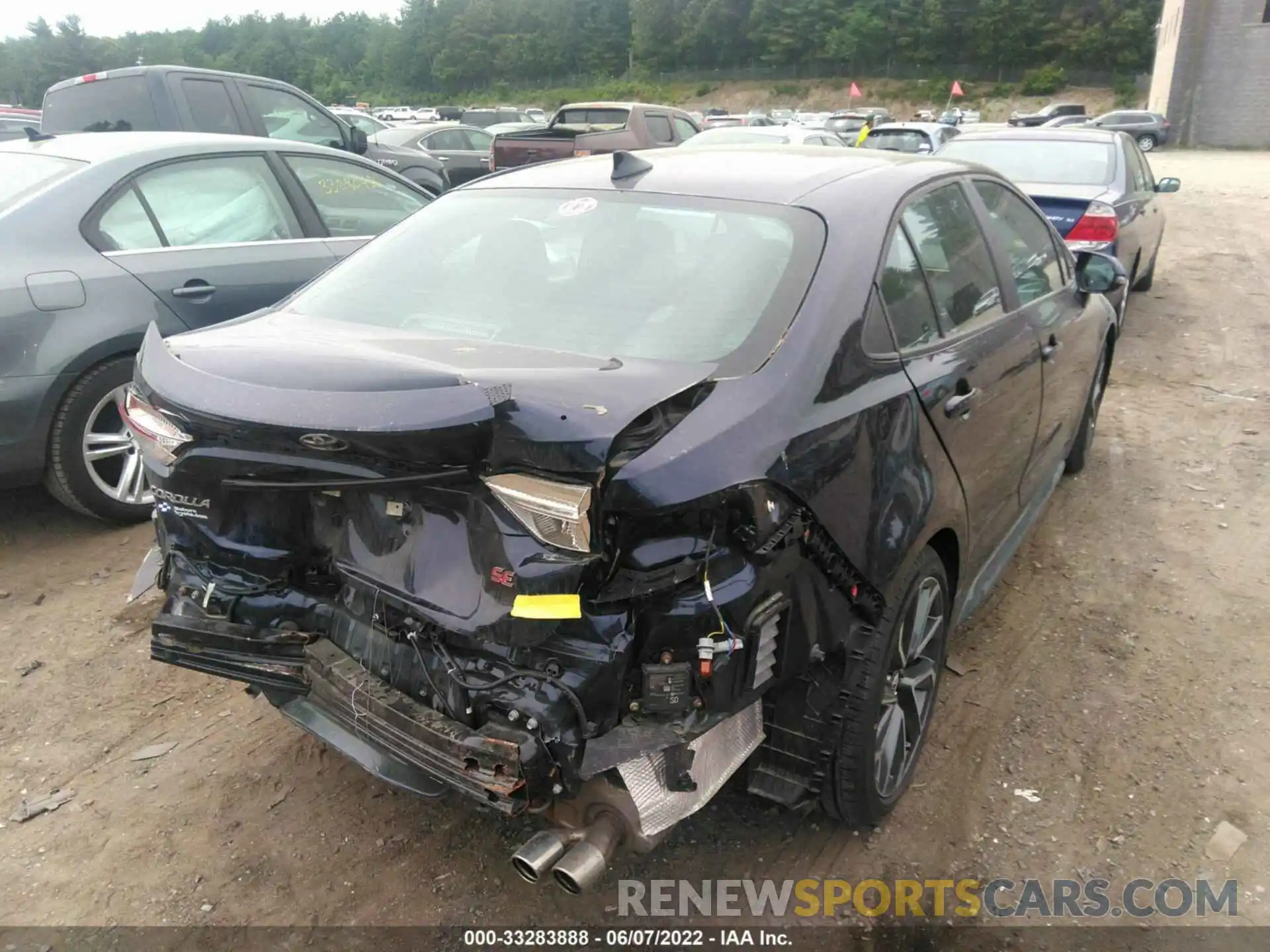 4 Photograph of a damaged car 5YFP4RCE9LP015105 TOYOTA COROLLA 2020