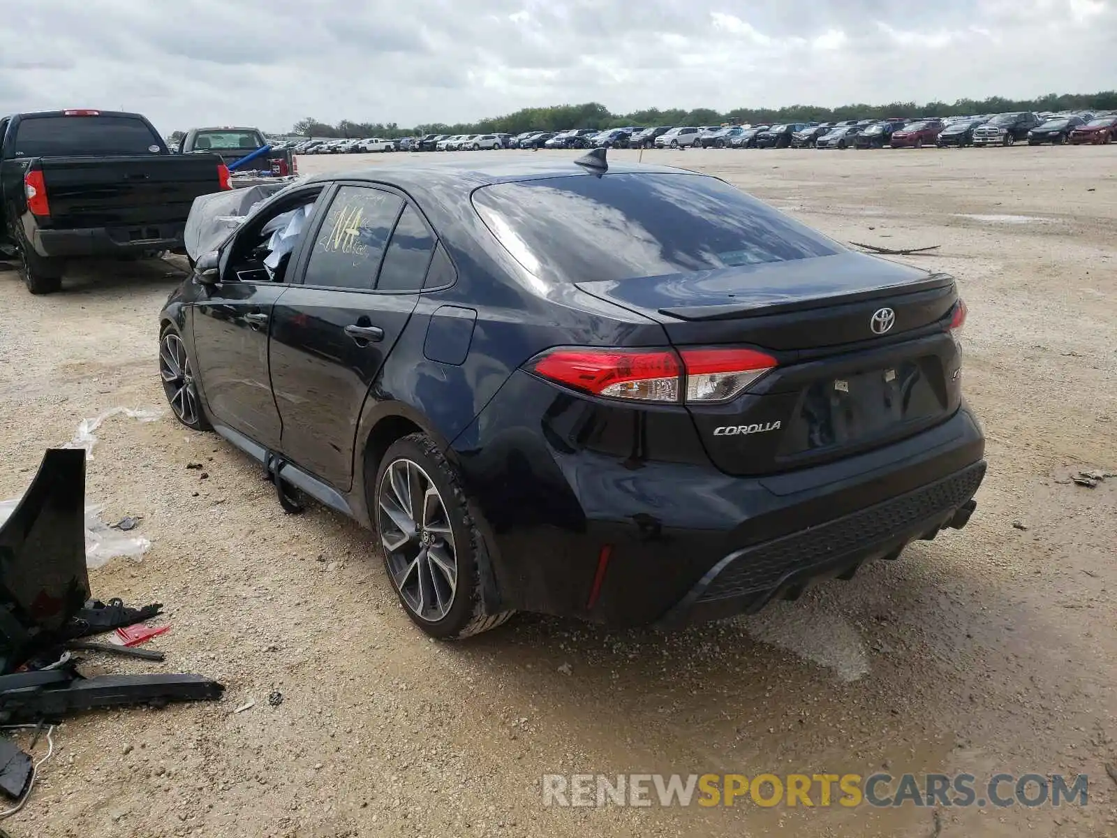 3 Photograph of a damaged car 5YFS4RCE0LP006979 TOYOTA COROLLA 2020