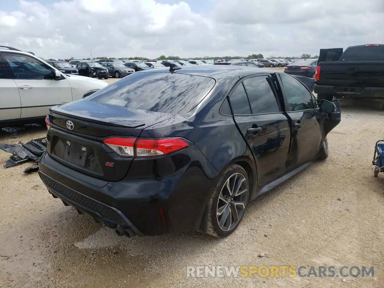 4 Photograph of a damaged car 5YFS4RCE0LP006979 TOYOTA COROLLA 2020