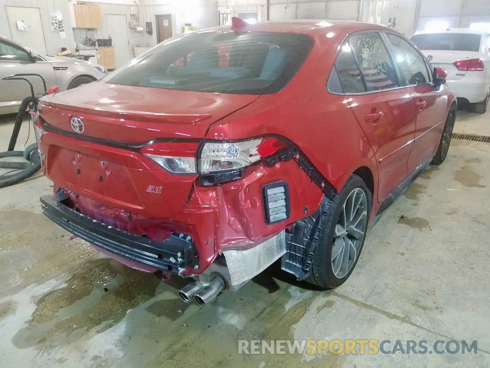 4 Photograph of a damaged car 5YFS4RCE0LP007758 TOYOTA COROLLA 2020