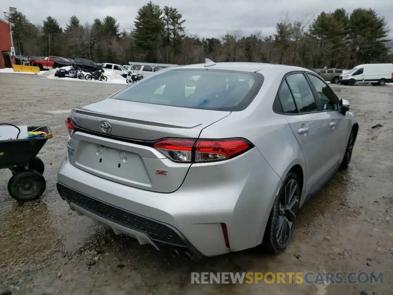 4 Photograph of a damaged car 5YFS4RCE0LP007940 TOYOTA COROLLA 2020