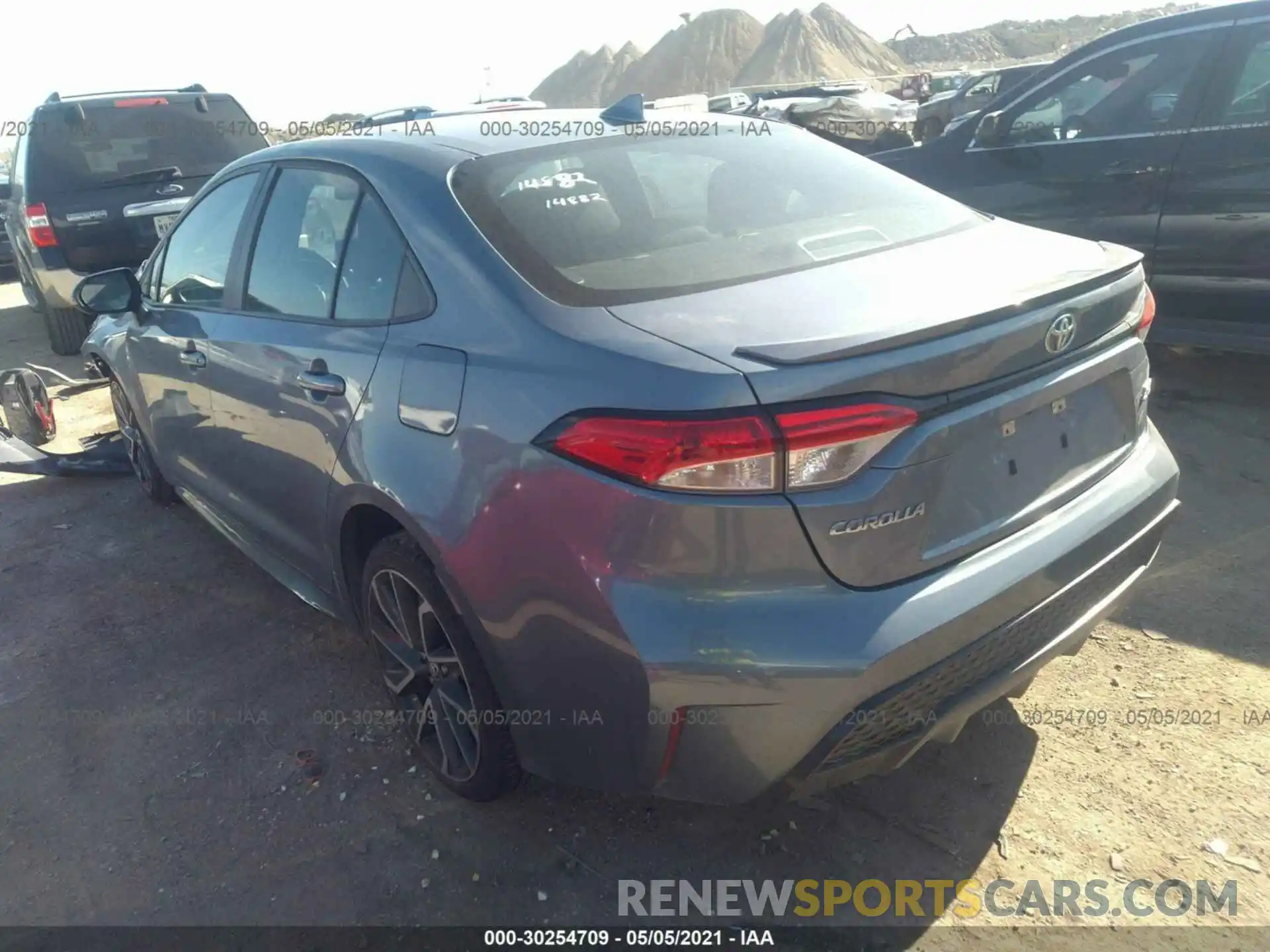 3 Photograph of a damaged car 5YFS4RCE0LP014399 TOYOTA COROLLA 2020