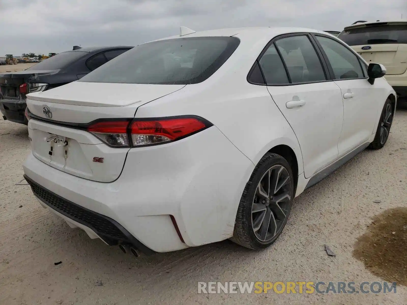 4 Photograph of a damaged car 5YFS4RCE0LP016217 TOYOTA COROLLA 2020