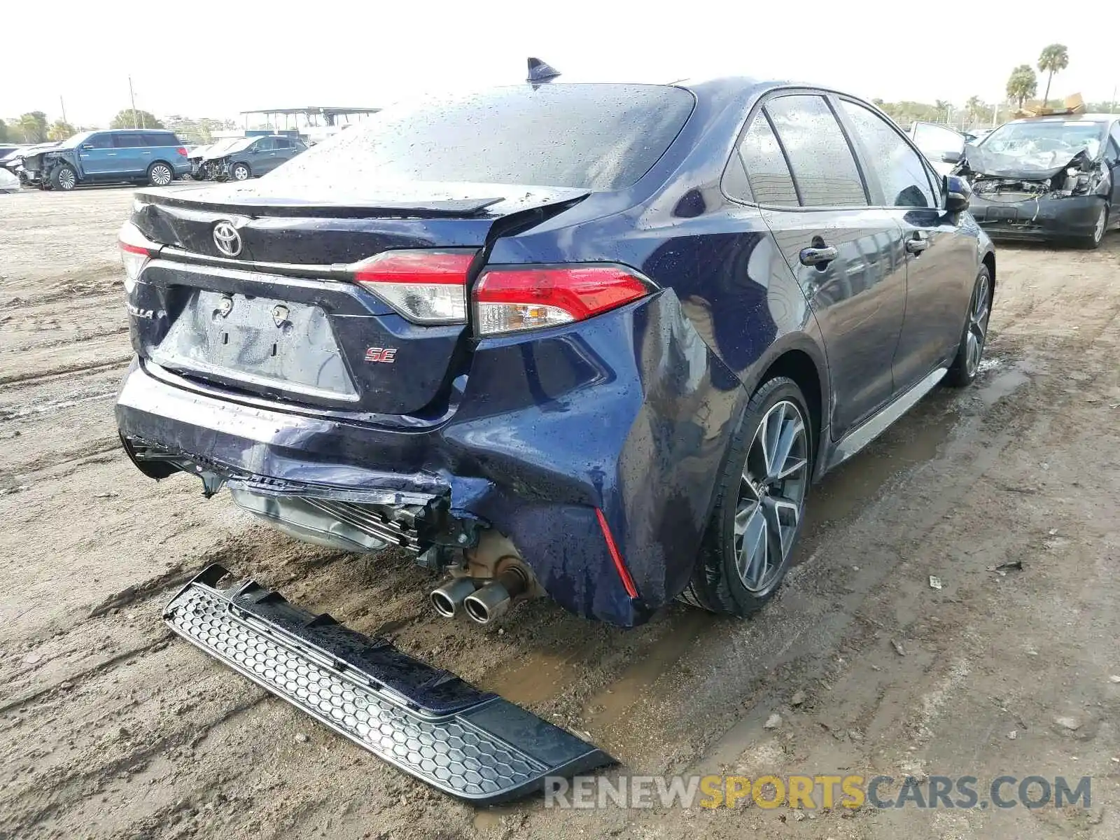 4 Photograph of a damaged car 5YFS4RCE0LP017156 TOYOTA COROLLA 2020